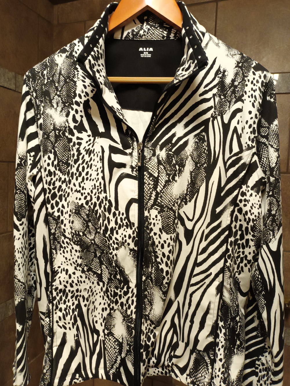 Alia Black & White Printed Zip-Front Women's Jacket
